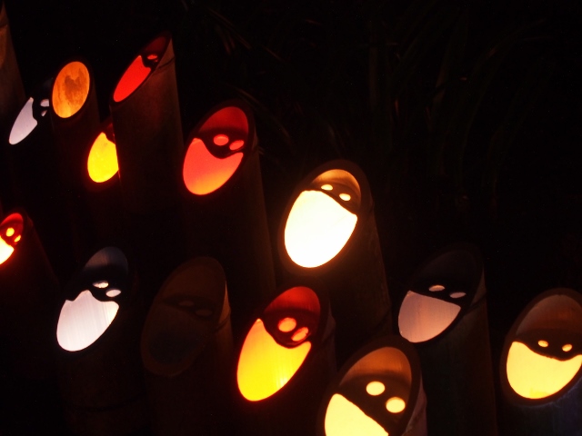 月夜の竹灯籠