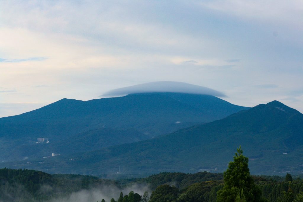 高千穂峰・韓国岳に笠雲☁天気の急変に注意