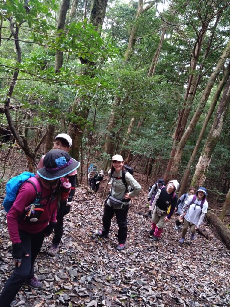 霧島市ふるさとガイドクラブ「古道・御岳道」が催行されました。